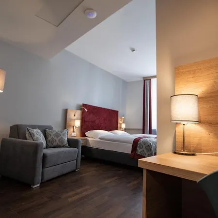 Hotel Elefant Family Business